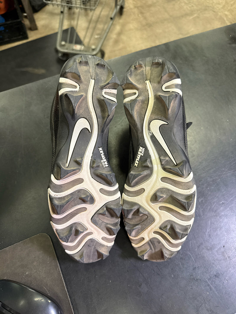 Load image into Gallery viewer, Used Nike Alpha Menace 4 Shark Football Cleats Size 8.5
