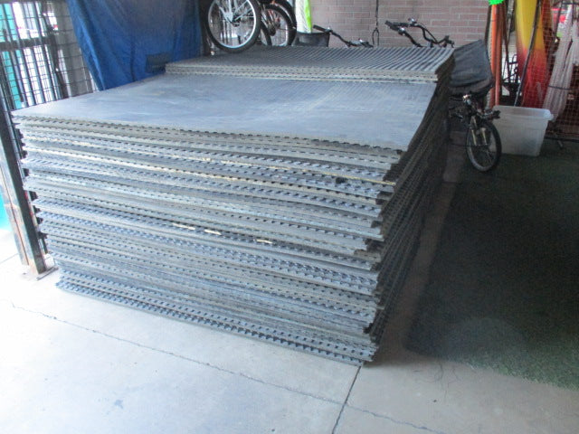 Load image into Gallery viewer, Used 4x6 x 3/4" Rubber Fitness Floor Mat QTY 1
