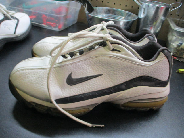 Load image into Gallery viewer, Used Nike Golf Shoes Size 8.5W
