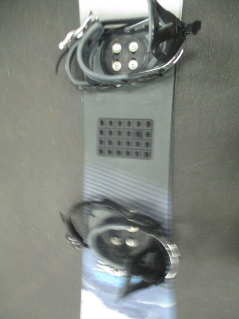 Load image into Gallery viewer, Used M8trix Saturn 130CM Snowboard W/ LT10 Bindings
