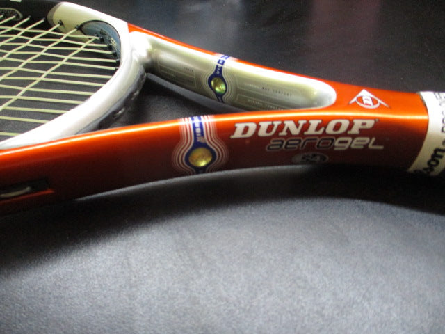 Load image into Gallery viewer, Used Dunlop 9 Hundred Aerogel 27.5&quot; Tennis Racquet
