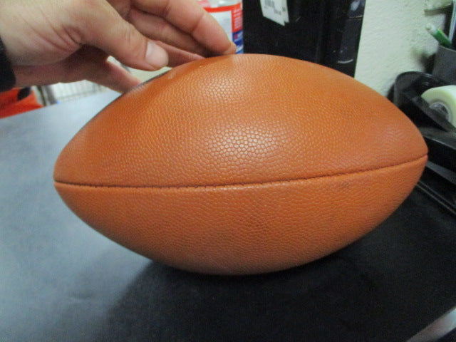 Load image into Gallery viewer, Used Spalding Pop Warner Junior Football
