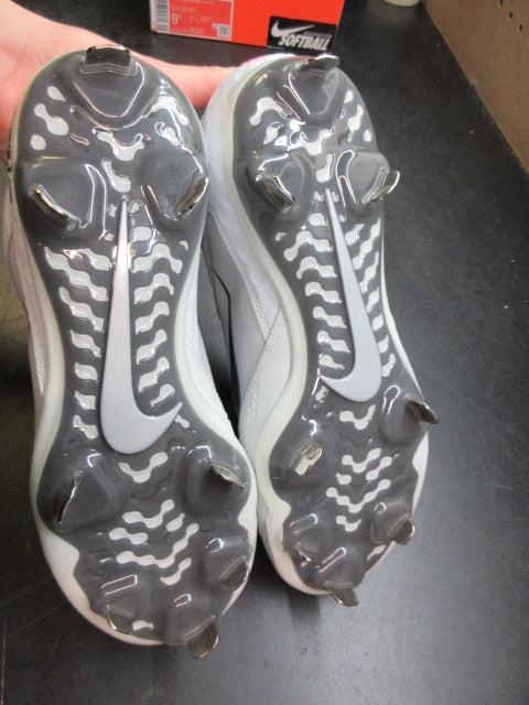 Load image into Gallery viewer, Nike Women's Hyperdiamond 4 Elite Softball Cleats - Size 9
