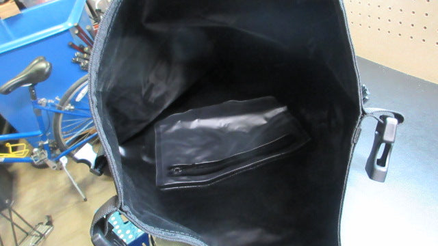 Load image into Gallery viewer, Used Aloha Runners Route WP Dry Backpack 25L
