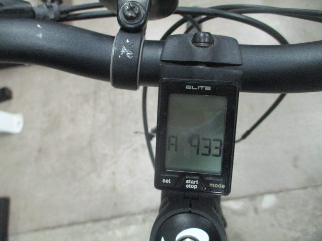 Load image into Gallery viewer, Used Trek 7.2FX 700C 24 Speed Hybrid Bike w/ Computer (Needs New Tire &amp; Tune Up)
