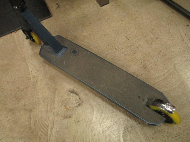 Load image into Gallery viewer, Used Lucky LS EVO Scooter

