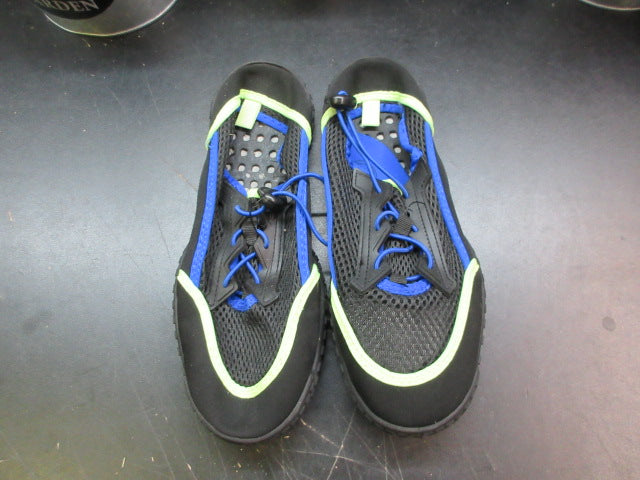 Load image into Gallery viewer, Used Wonder Nation Water Shoes - Size 4/5
