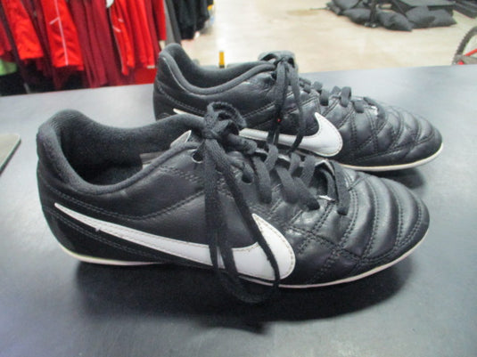 Used Nike Black Soccer Cleats Size 2