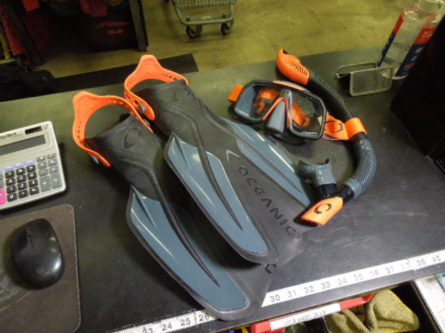 Load image into Gallery viewer, Used Oceanic Snorkel Starter Set with Carry Bag Fin Size M5-8.5
