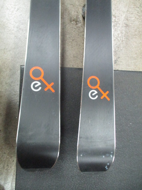 Load image into Gallery viewer, Used Dynasty Exclusive 152 CM Downhill Skis
