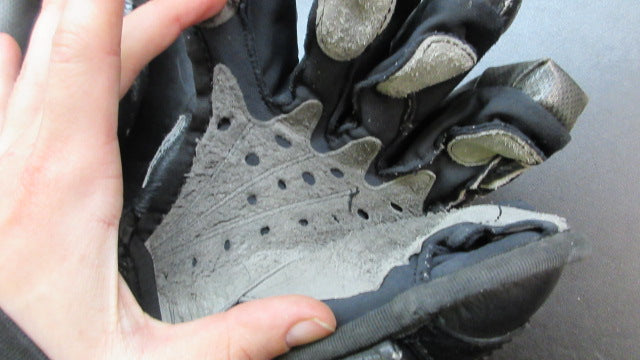 Load image into Gallery viewer, Used Bauer Vapor XX Hockey Gloves - Size 13&quot;
