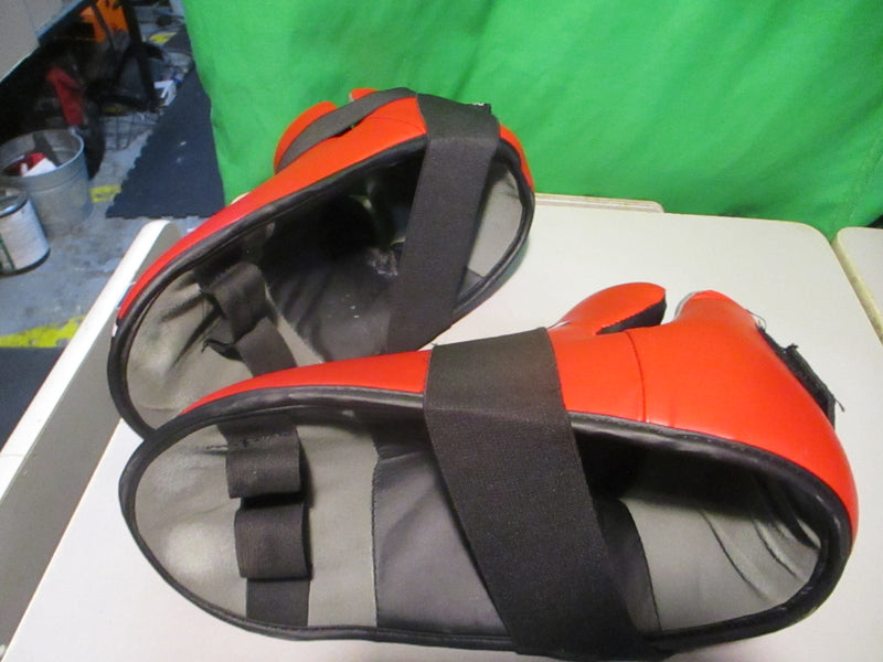Load image into Gallery viewer, Used Mighty Fist ITF Approved Size Medium Sparring Foot Protector
