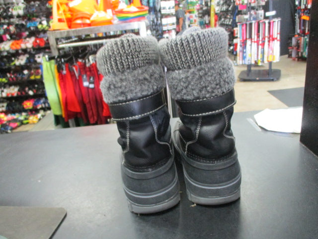 Load image into Gallery viewer, Used Dream Pairs Size 2 Winter Boots
