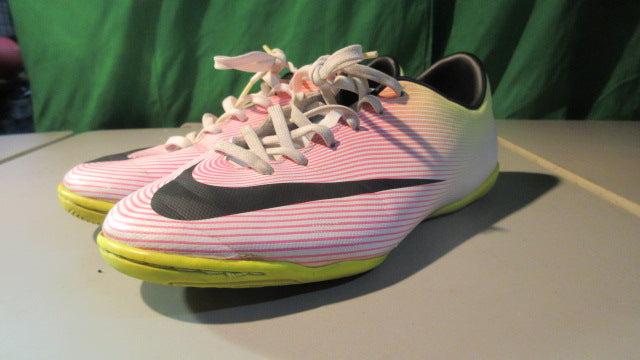 Load image into Gallery viewer, Used Nike Mercurial Victory V IC -Youth 5 Indoor Soccer Shoes
