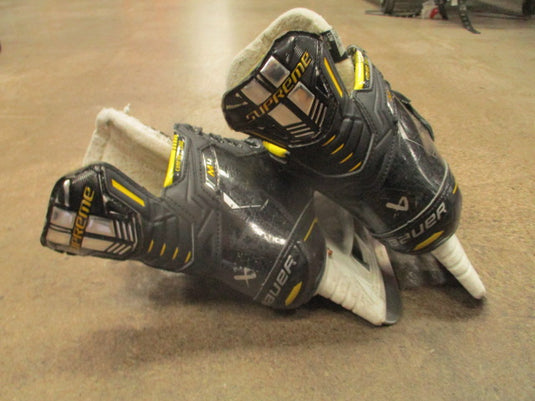 Used Bauer M4 Hockey Skates Size 4.5