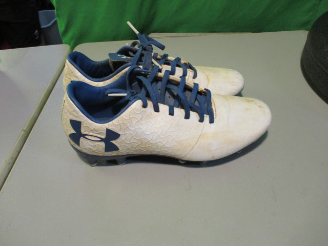 Load image into Gallery viewer, Used Under Armour Magnetico Soccer Shoes size 5

