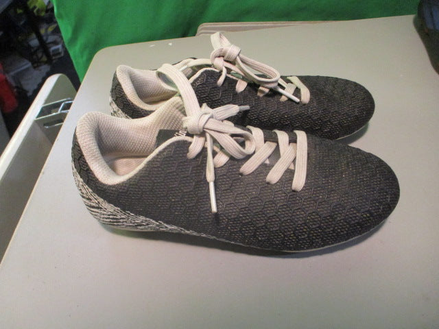 Load image into Gallery viewer, Used Bornkinta Size Kids 32 Soccer Cleats
