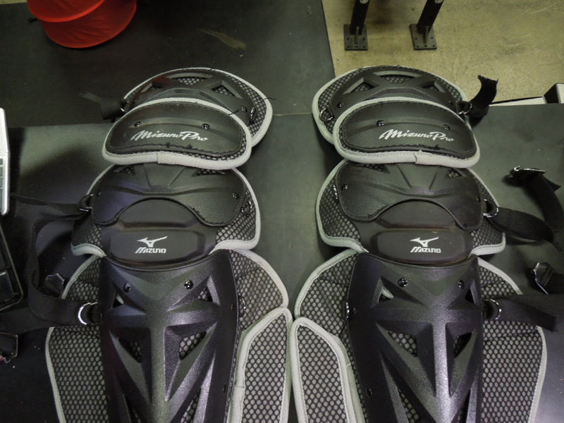 Load image into Gallery viewer, Used Mizuno Pro Samurai Catchers Shin Guards Size 16.5"
