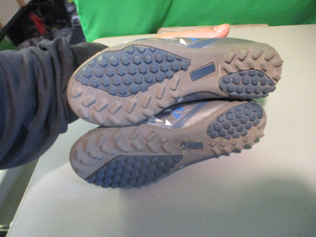 Load image into Gallery viewer, Used Dream Paris Size Junior 1 Indoor Soccer Cleats
