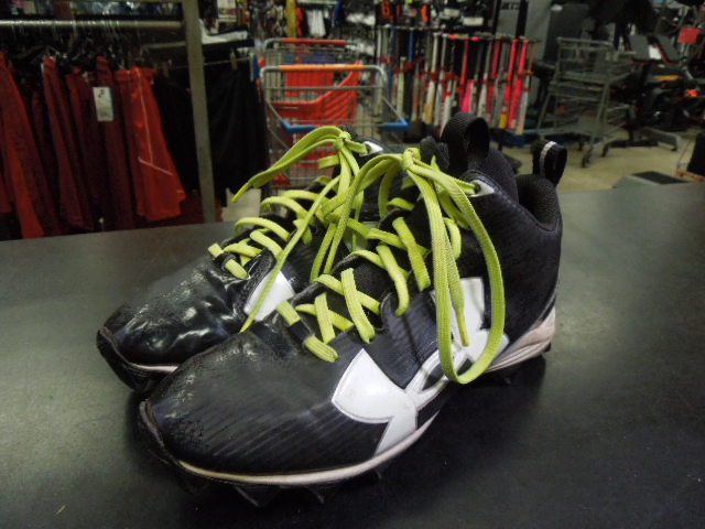Load image into Gallery viewer, Used Under Armour Men's Crusher RM Football Cleats Size 3.5 (Front Is Splitting)

