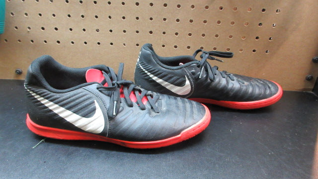 Load image into Gallery viewer, Used Nike Tiempo Indoor Soccer Shoes - Size 7
