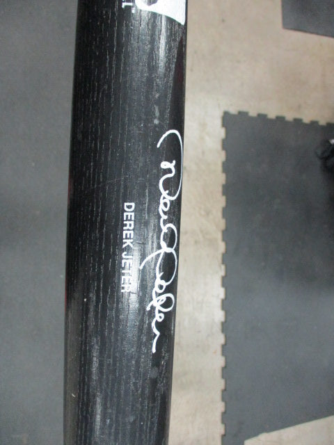 Load image into Gallery viewer, Used Louisville Slugger Derek Jeter 28&quot; Wood Bat
