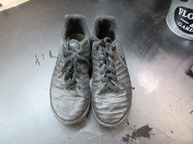 Load image into Gallery viewer, Used Nike Tiempo LegendX 7 Club Indoor Soccer Shoes - Size Youth 4.5
