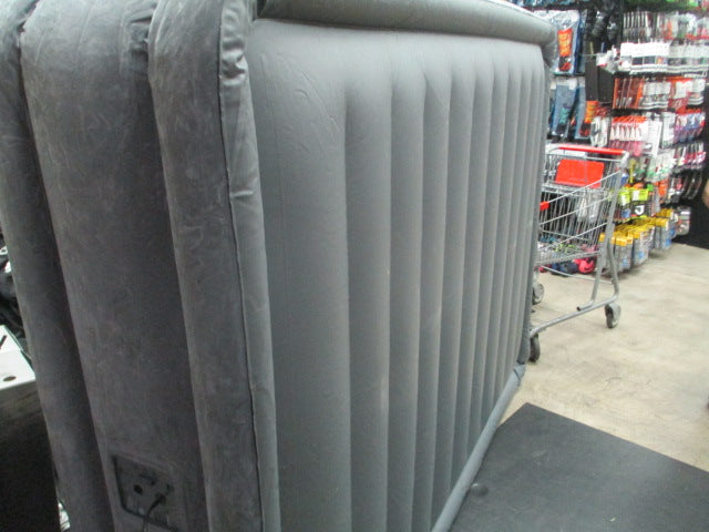 Load image into Gallery viewer, Used Intex Dura-Beam Plus Queen Size Air Mattress w/ Built-In Pump
