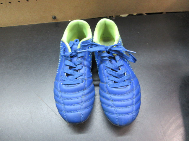 Load image into Gallery viewer, Used Dream Pairs Soccer Cleats - Size 4

