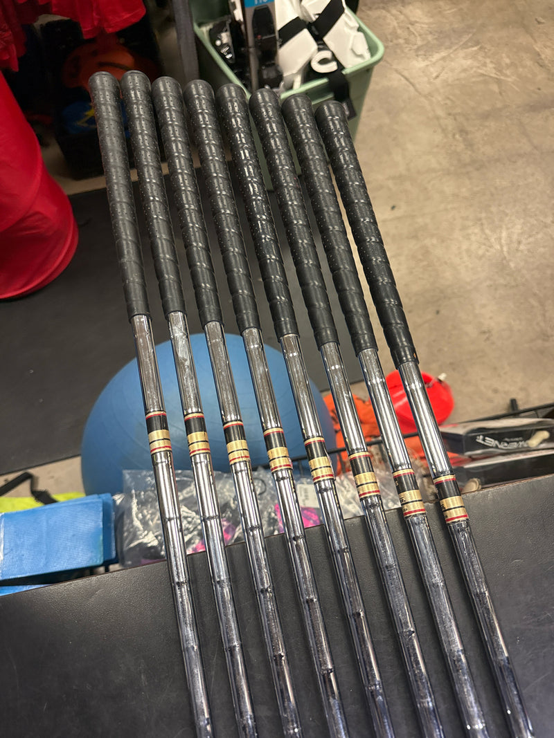 Load image into Gallery viewer, Vintage Callaway S2H2 Pat Pending Right Hand 8pc Iron Set
