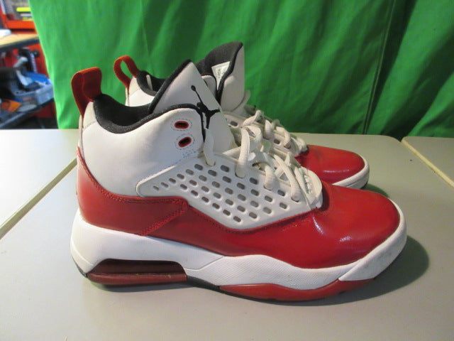 Load image into Gallery viewer, Used Nike Jordan Maxin 200 GS Youth Size 5.5 Basketball Shoes
