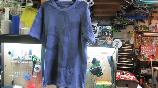 Used Fabletics T-Shirt - Size Small