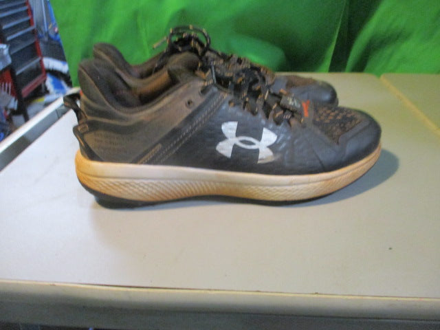Load image into Gallery viewer, Used Under Armour Charged Size 8 Cleats
