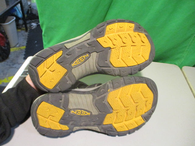 Load image into Gallery viewer, Used Keen Hiking Sandals Washable Size 8.5
