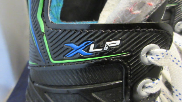 Load image into Gallery viewer, Used Bauer XLP Hockey Skates Size Youth
