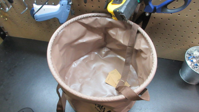 Load image into Gallery viewer, Used Primitive Collapsible Bag
