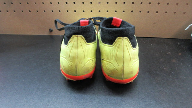 Load image into Gallery viewer, Used Adidas Predator Soccer Cleats - Size 6.5
