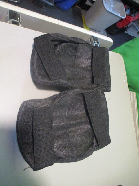 Load image into Gallery viewer, Used Mongoose Adult Skating Knee Pads
