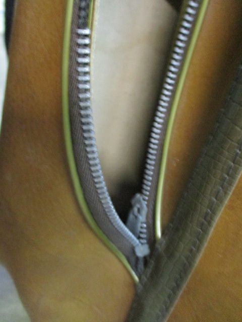 Load image into Gallery viewer, Used Vintage Atlantic Leather Golf Cart Bag - broken zippers
