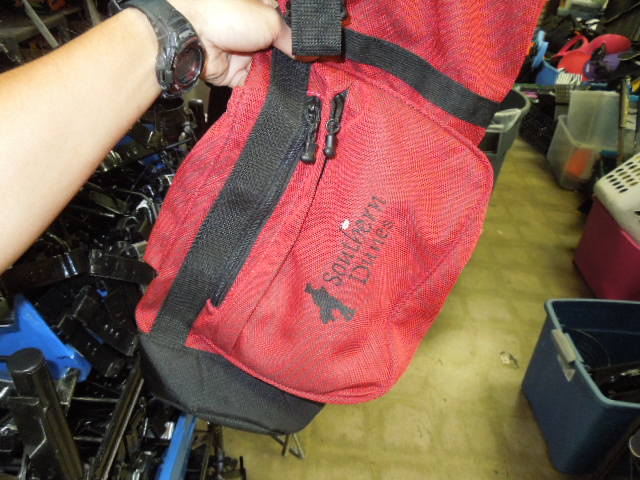 Load image into Gallery viewer, Used Titleist Sunday Golf Carry Bag in Red
