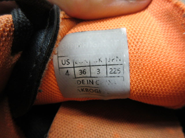 Load image into Gallery viewer, New Dream Pairs Soccer Cleats - Size 4
