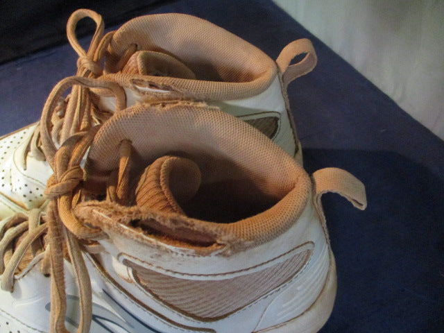 Load image into Gallery viewer, Used New Balance Cleats Size 4
