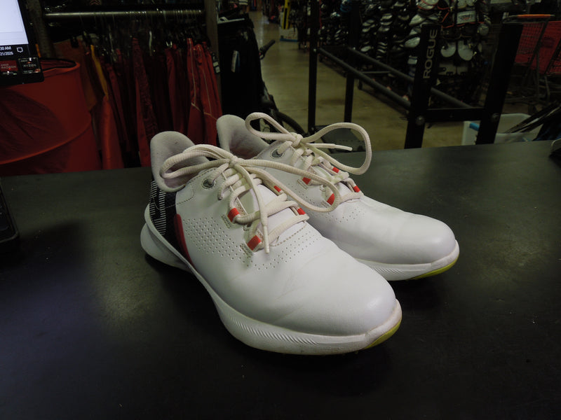 Load image into Gallery viewer, Used Footjoy Strato Lite Youth Golf Shoes Size 3
