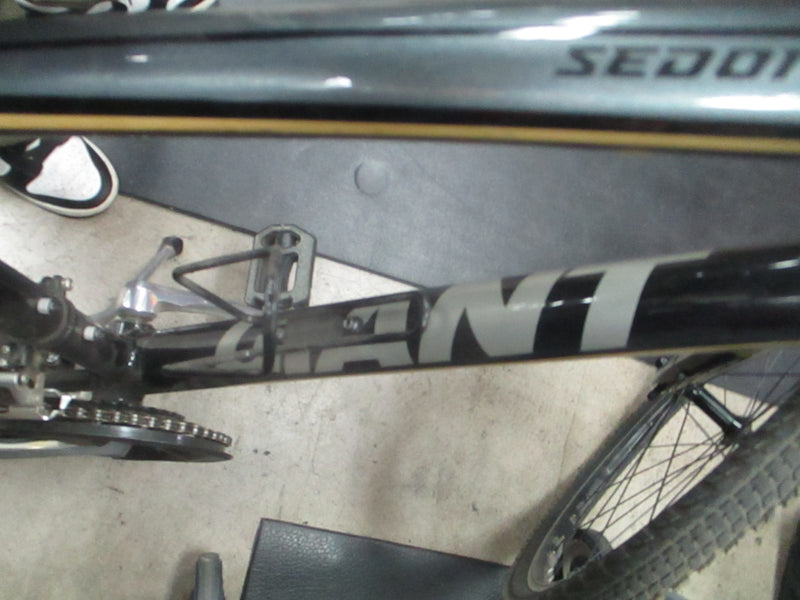 Load image into Gallery viewer, Used Giant Sedona DX 26&quot; 24 Speed Mountain Bike
