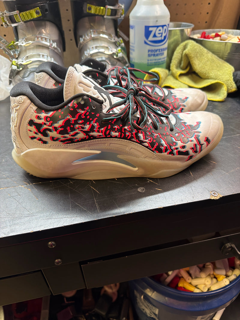 Load image into Gallery viewer, Used Nike Jordan 3 Basketball Shoes
