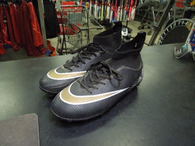 Load image into Gallery viewer, Used Air Football Cleats in Black Size 38
