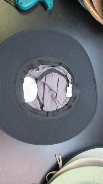 Load image into Gallery viewer, Joseph Elliot USA Caralisle Barracks Golf Course Sun Hat - Size L/XL
