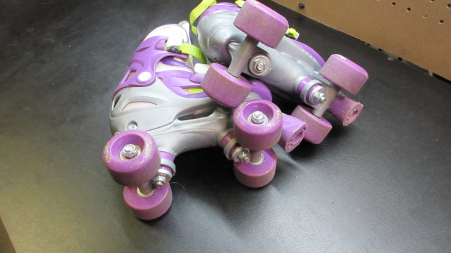 Load image into Gallery viewer, Used Chicago Kids Adjustable Quad Roller Skates - Size Small

