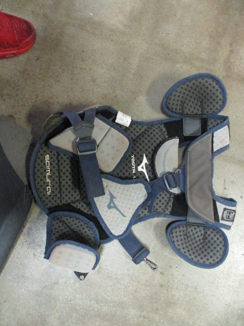 Load image into Gallery viewer, Used Mizuno Samurai Size Youth 14&quot; Catchers Chest Protector
