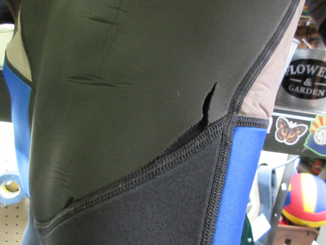 Load image into Gallery viewer, Used IST Proline 3mm Shorty Wetsuit - Size Large *FEW RIPS*
